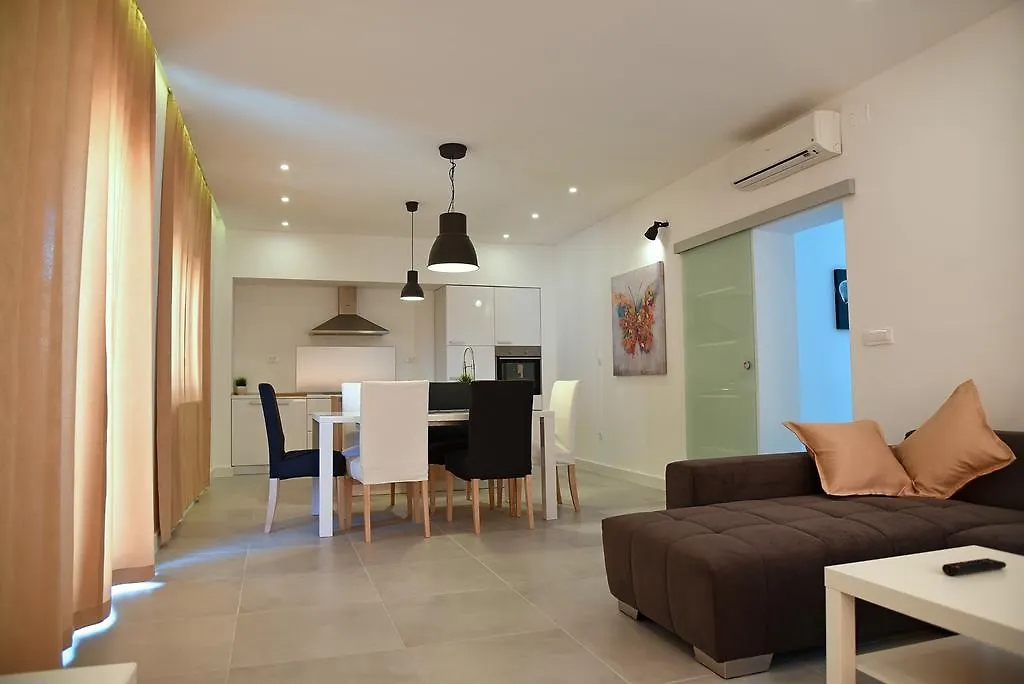 Besker Apartment Trogir 0*,