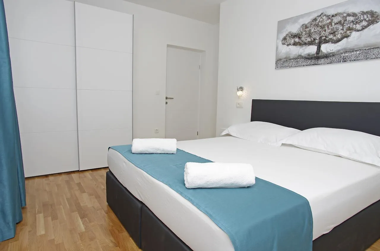Besker Apartment Trogir 0*,