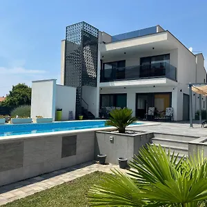 https://villa-korina-pomer.in-istria.net